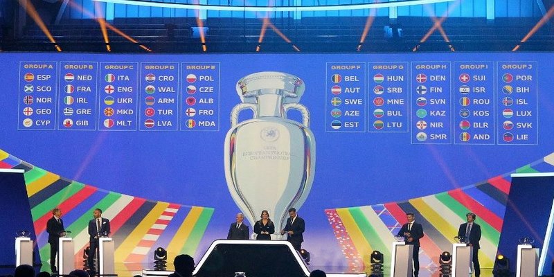 Euro 2024 mang thông điệp "United by Football Vereint im Herzen Europas"